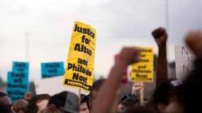 Manifestation à Chicago, le 7 juillet 2016, après la mort du vendeur ambulant noir Alton Sterling tué par des policiers de Baton Rouge, en Louisiane