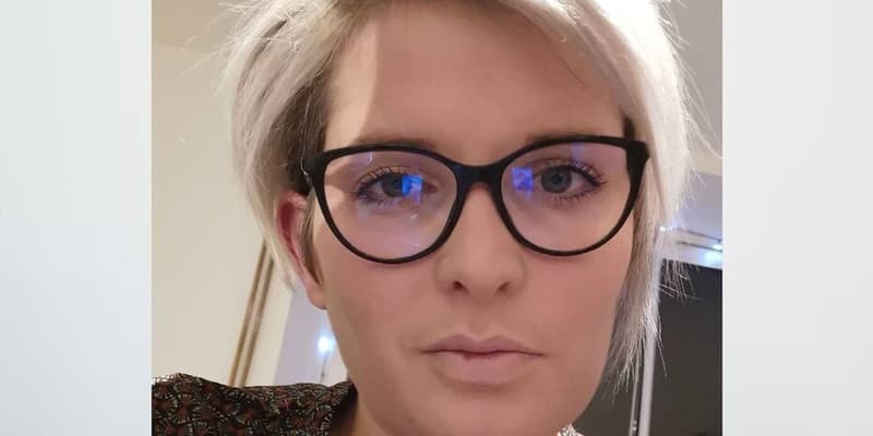 Mélanie, une surveillante, est décédée mardi 10 juin 2025 peu après avoir été poignardée par un élève de 14 ans lors d'un contrôle des sacs devant un collège à Nogent (Haute-Marne).