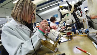 Business France relève que "la part des investissements étrangers qui vont vers l'industrie est en hausse en France".