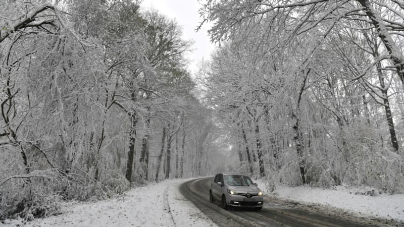 Regarder la vidéo DIRECT. Neige, verglas, vents... Météo-France place 31 départements en vigilance orange ce vendredi