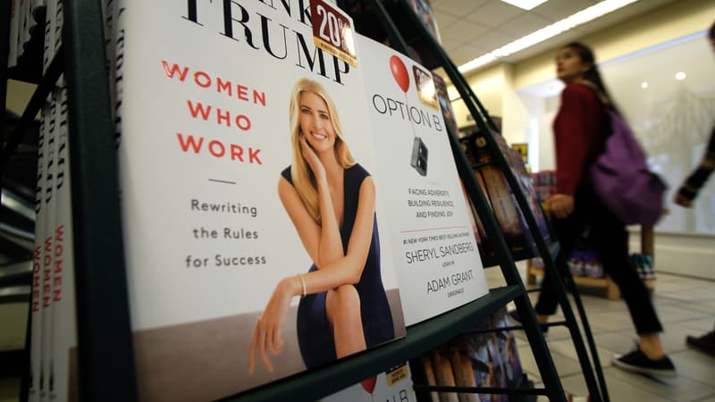 Le livre d'Ivanka Trump dans les rayons d'une librairie, à New York, le 2 mai.