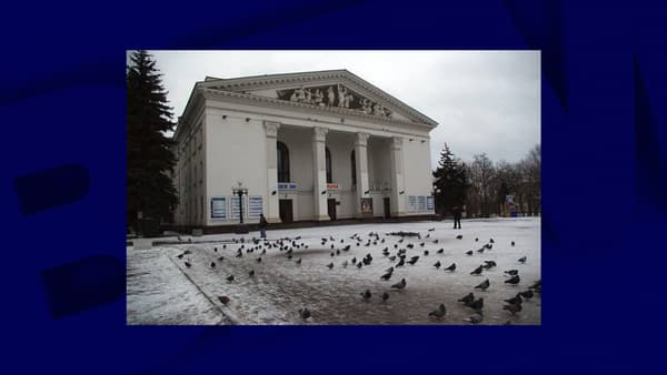 Le théâtre de Marioupol avant la frappe russe