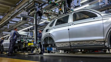 Selon IG Metall, passer à la semaine de travail de quatre jours limiterait les suppressions d'emploi, samedi, dans un contexte de récession
économique due à la pandémie et face aux mutations à venir de l'industrie automobile allemande.