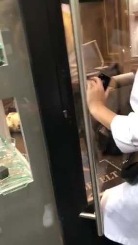 Braquage d'une bijouterie près des Champs-Elysées à Paris  - Témoins BFMTV