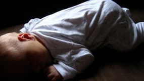 Un bébé qui dort