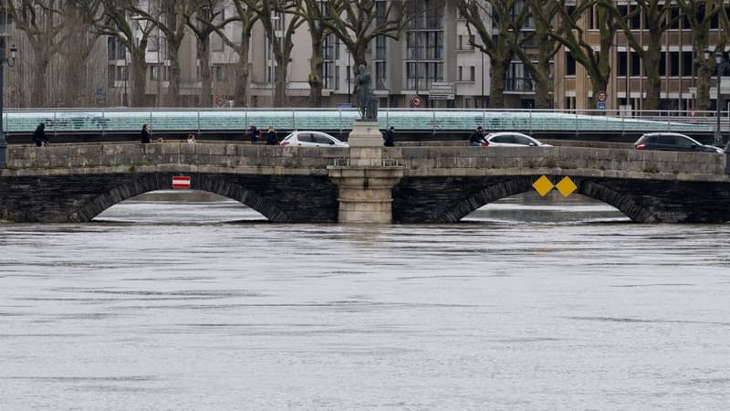 Crues: trois départements de l'Ouest maintenus en vigilance rouge ce lundi