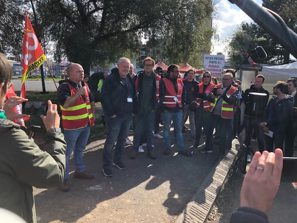 Les grévistes à la raffinerie Esso de Gravenchon le mercredi 12 octobre 2022