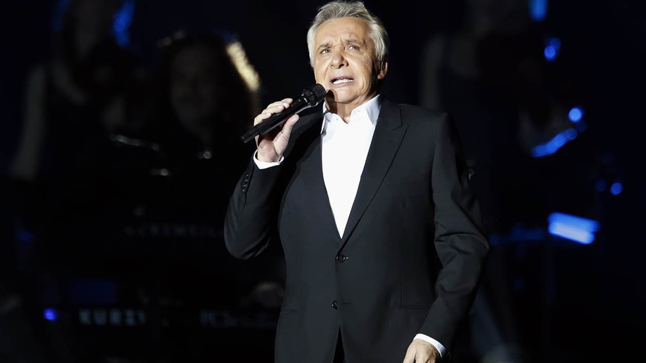 Michel Sardou sur scène en décembre 2012 Michel Sardou sur scène en décembre 2012
