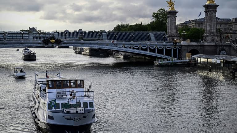 Répétition de navigation sur la Seine pour la cérémonie d'ouverture des Jeux olympiques de Paris 2024, le 17 juin 2024 à Paris