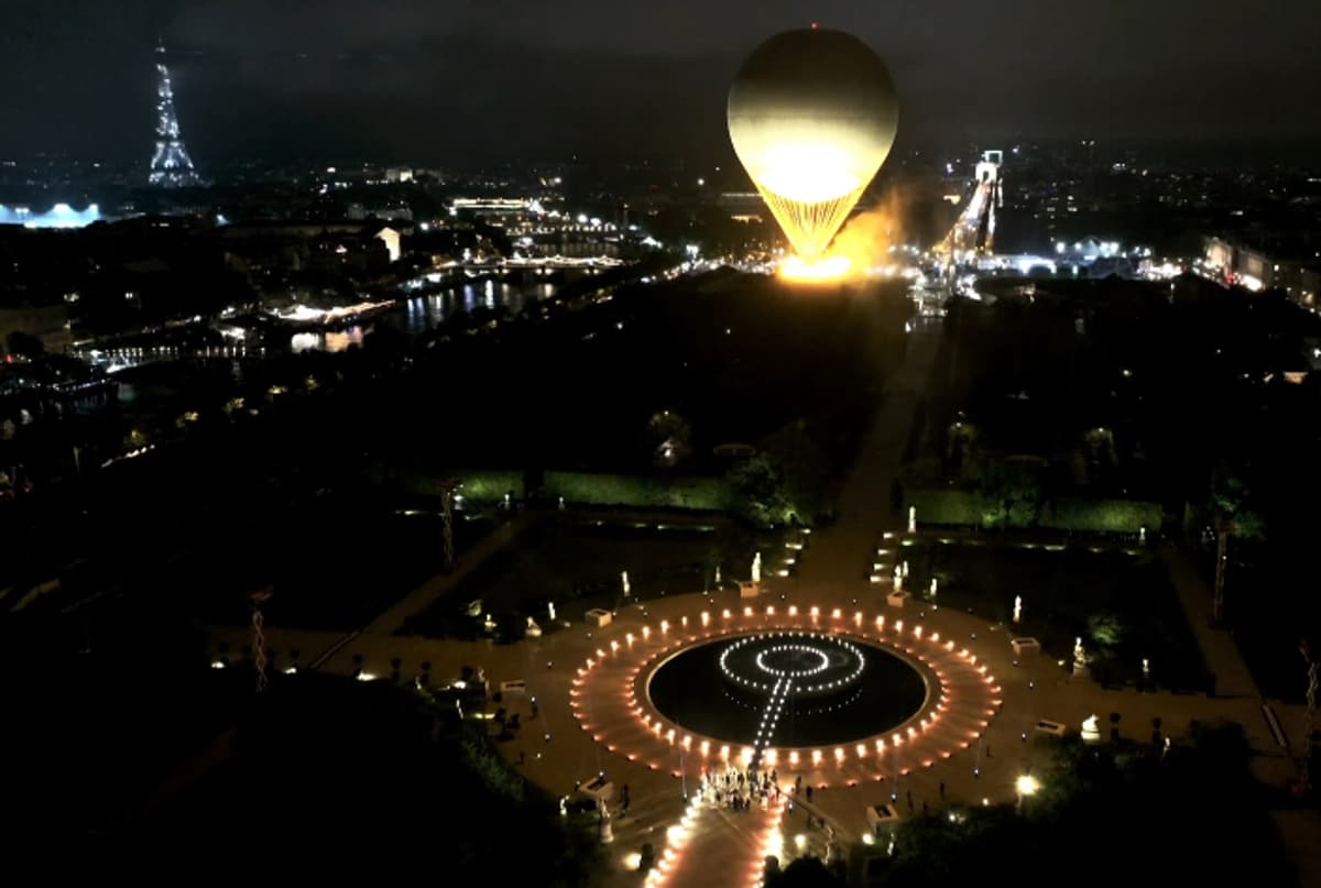 JO 2024: L’image Magique De L'allumage De La Vasque Olympique à Paris ...