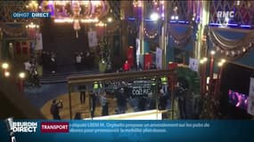 EN VIDÉO - Des "gilets jaunes" perturbent la cérémonie des Molières
