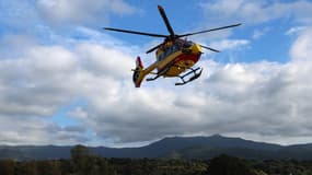 Le nouvel hélicoptère Dragon H145 décolle de la base SDIS (Service départemental de secours et de lutte contre les incendies) d'Ajaccio, en Corse, le 8 octobre 2025 (photo d'illustration). 