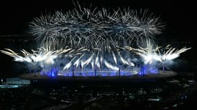 Les feux d'artifice à la fin de la cérémonie de clôture des Jeux Olympiques au Stade de France, au nord de Paris, le 11 août 2024