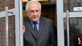 Dominique Strauss-Kahn sortant de son hôtel à Lille, le 16 février.