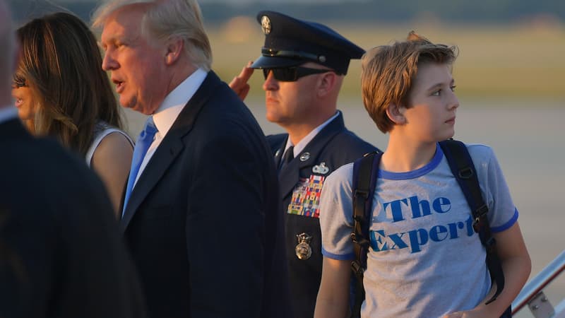 Barron Trump et son t-shirt "The Expert", le 11 juin, sur la base Andrews. 