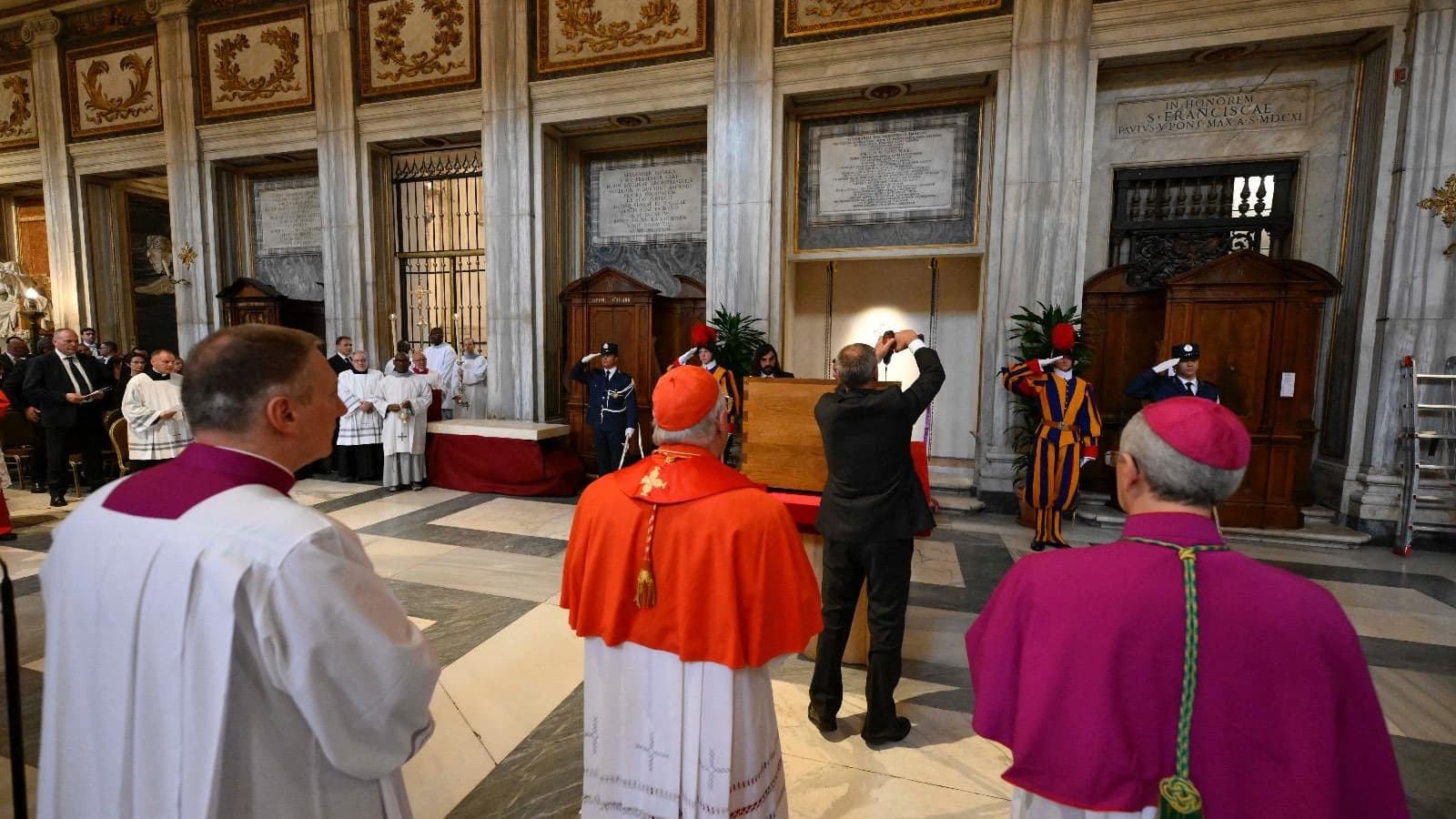 L'inhumation du pape François dans la basilique Sainte-Marie-Majeure de Rome, le 26 avril 2025