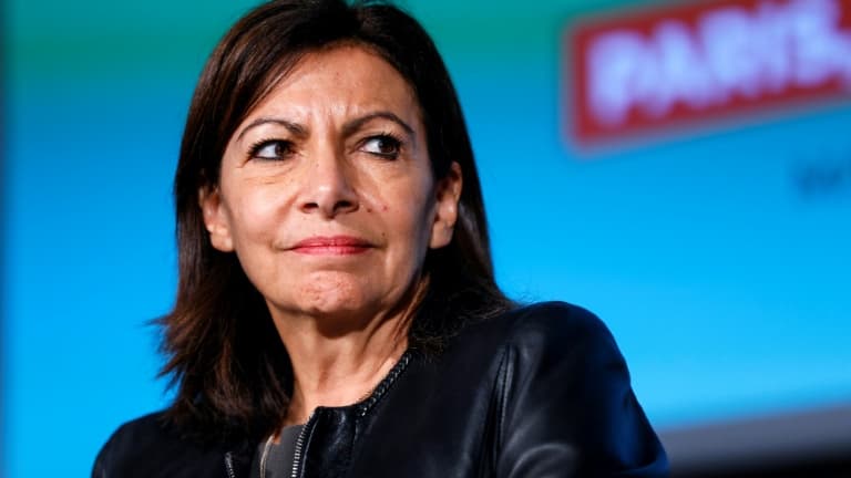 La maire de Paris et candidate socialiste à la présidentielle, Anne Hidalgo, le 12 novembre 2021 à Paris