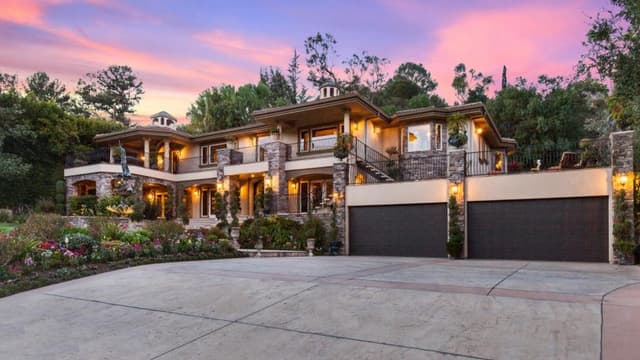 Cette maison est un décor extérieur.