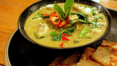 Est-ce que ce curry vert respecte les standards établis par le Comité du Délicieux Thaïlandais? Pour en avoir le coeur net, mieux vaut utiliser un robot.