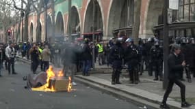 Poubelles incendiées et tensions dans l'avenue Daumesnil à Paris