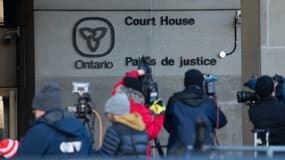 Des membres de la presse se rendent à l'extérieur de la Cour de justice de l'Ontario, à London, Ontario, le 5 février 2024 (photo d'illustration).