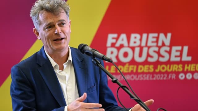 Fabien Roussel, candidat communiste à la présidentielle, le 14 avril 2022 à Paris