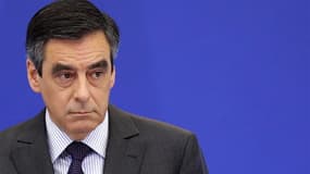 L'ex-Premier ministre UMP François Fillon juge que la suppression de l'exonération de charges sociales sur les heures supplémentaires dans les entreprises de plus de 20 salariés est une "très très mauvaise nouvelle" et une "double bêtise". /Photo prise le