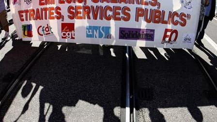 Manifestation jeudi à Nice. Six syndicats français ont appelé vendredi à deux nouvelles journées de mobilisation contre la réforme des retraites les 2 et 12 octobre, FO et Solidaires annonçant qu'ils devraient s'y associer. /Photo prise le 23 septembre 20
