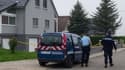 Les gendarmes ont installé un dispositif de sécurité devant la maison familiale à Moernach où s'est déroulé le drame