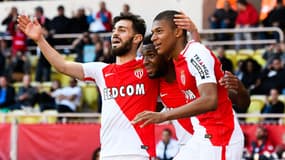 Benardo Silva et Kylian Mbappé avec Thomas Lemar 