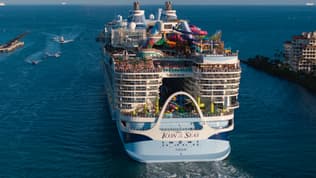 Vue aérienne du navire "Icon of the Seas" de la compagnie maritime Royal Caribbean, partant pour son deuxième voyage depuis le port de Miami, aux États-Unis, le 3 février 2024 (photo d'illustration).