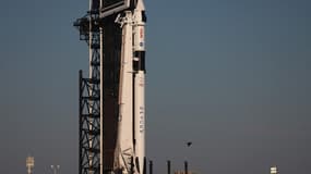 La fusée Falcon 9 de SpaceX et le vaisseau spatial Dragon Endeavour avant le lancement le 26 février 2023 à Cap Canaveral, en Floride.