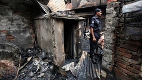 Au moins 114 personnes ont péri dans l'incendie qui a détruit dans la nuit de jeudi à vendredi un quartier historique de Dacca, où les secours sont toujours à la recherche de victimes. /Photo prise le 4 juin 2010/REUTERS/Andrew Biraj