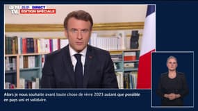 Emmanuel Macron: "Je nous souhaite de vivre 2023 en pays uni"