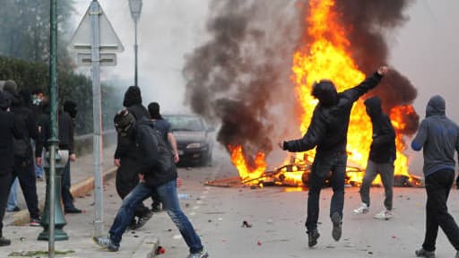 Quelques dizaines de jeunes avaient lancé des projectiles sur un barrage de CRS après la manifestation.