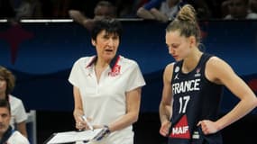 Valérie Garnie donne ses consignes à Marine Johannès