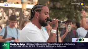 Slimane improvise un concert pour la paix à Notre-Dame