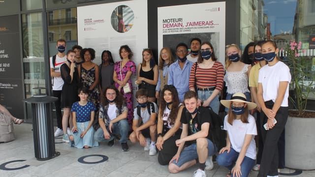 Les 25 lauréats du concours Moteur! 2021 qui vont participer au Campus de la confiance, lors de leur séjour au festival de Cannes.