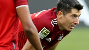 L'attauqant du Bayern Munich Robert Lewandowski sur la pelouse d'Hoffenheim en Bundesliga le 12 mars 2022 à Sinsheim