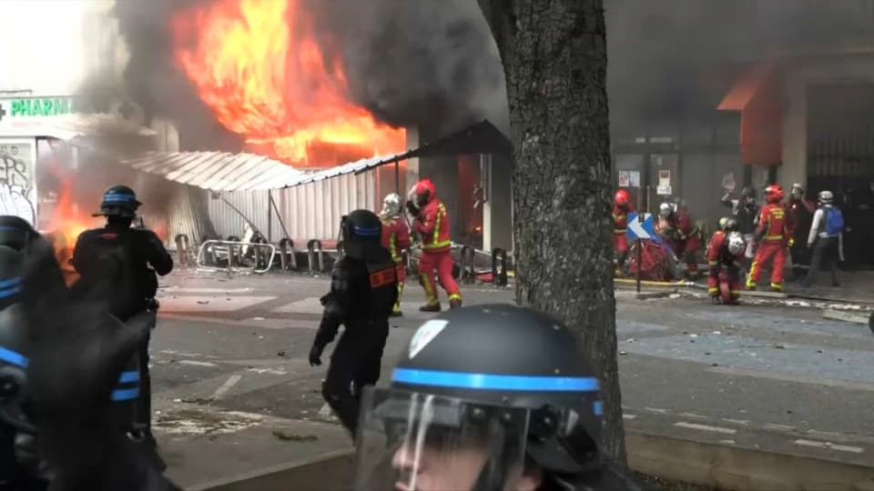 L'incendie qui avait été éteint a repris en début de soirée. L'incendie qui avait été éteint a repris en début de soirée.