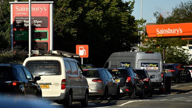 Les Britanniques se ruent sur les stations essence
