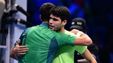 Novak Djokovic et Carlos Alcaraz lors d'une exhibition à Riyad en 2024.