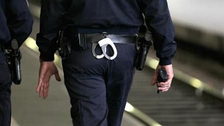 La gendarmerie française a interpellé jeudi à Cannes deux hommes soupçonnés d'avoir assassiné en octobre dernier un garde civil espagnol lors d'un contrôle routier. /Photo prise le 6 octobre 2010/REUTERS/Charles Platiau