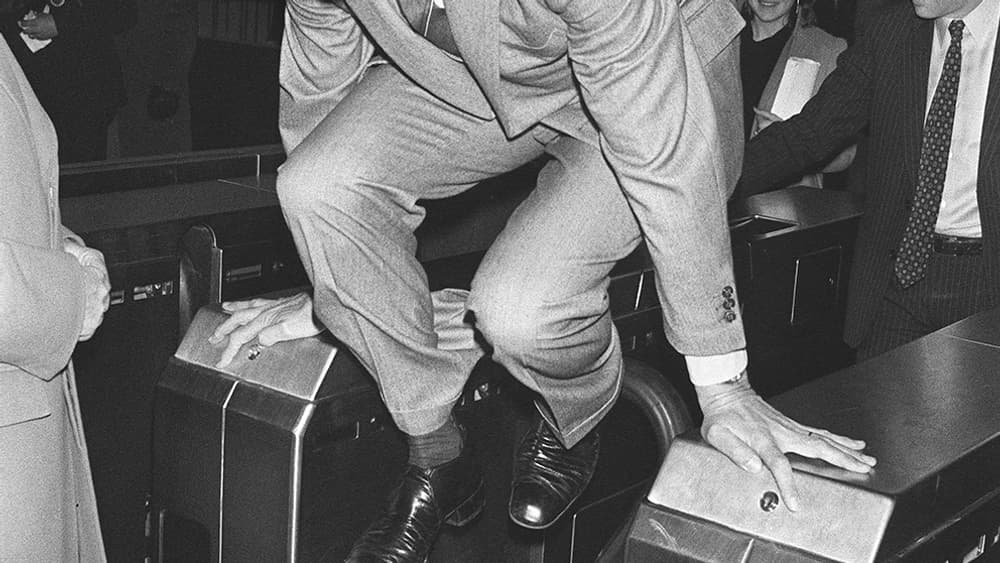 Jacques Chirac dans le métro en décembre 1980.