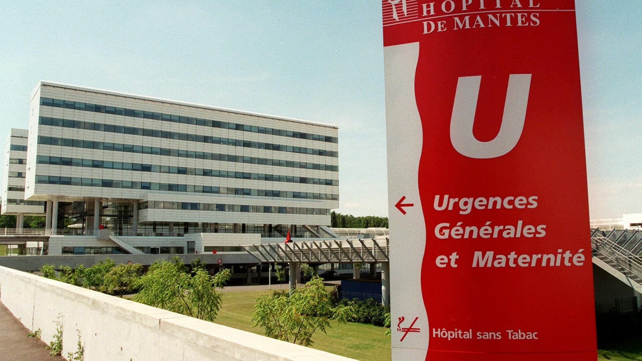 YVELINES: L'HÔPITAL DE MANTES-LA-JOLIE S'ÉQUIPE D'UNE SALLE INNOVANTE POUR UNE PRISE EN CHARGE PLUS RAPIDE DES AVC