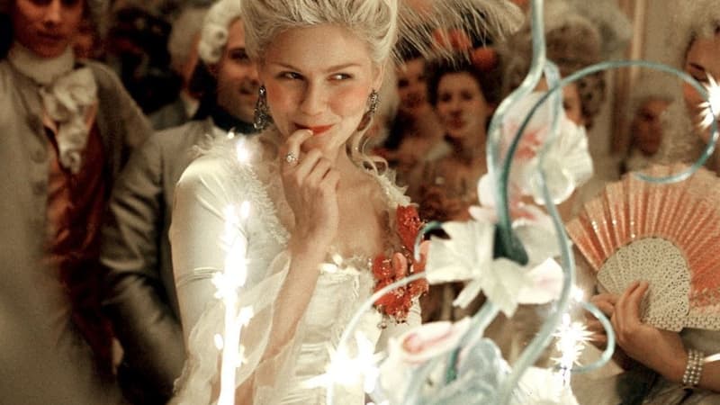 Kirsten Dunst dans Marie-Antoinette de Sofia Coppola.
