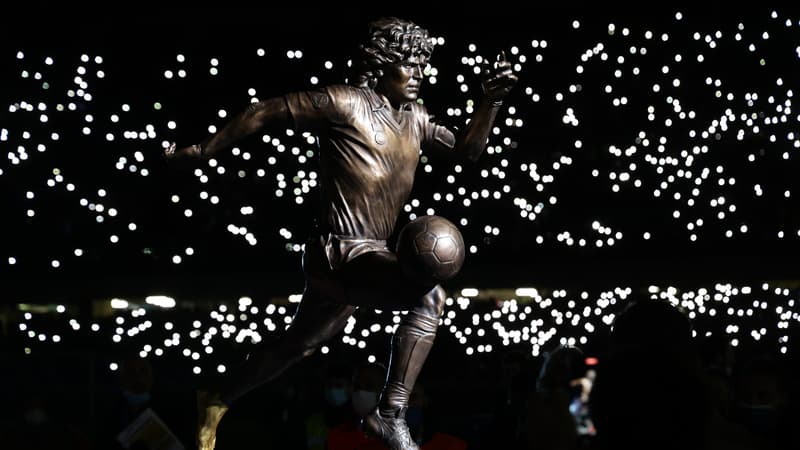 Naples: la superbe statue en hommage à Maradona