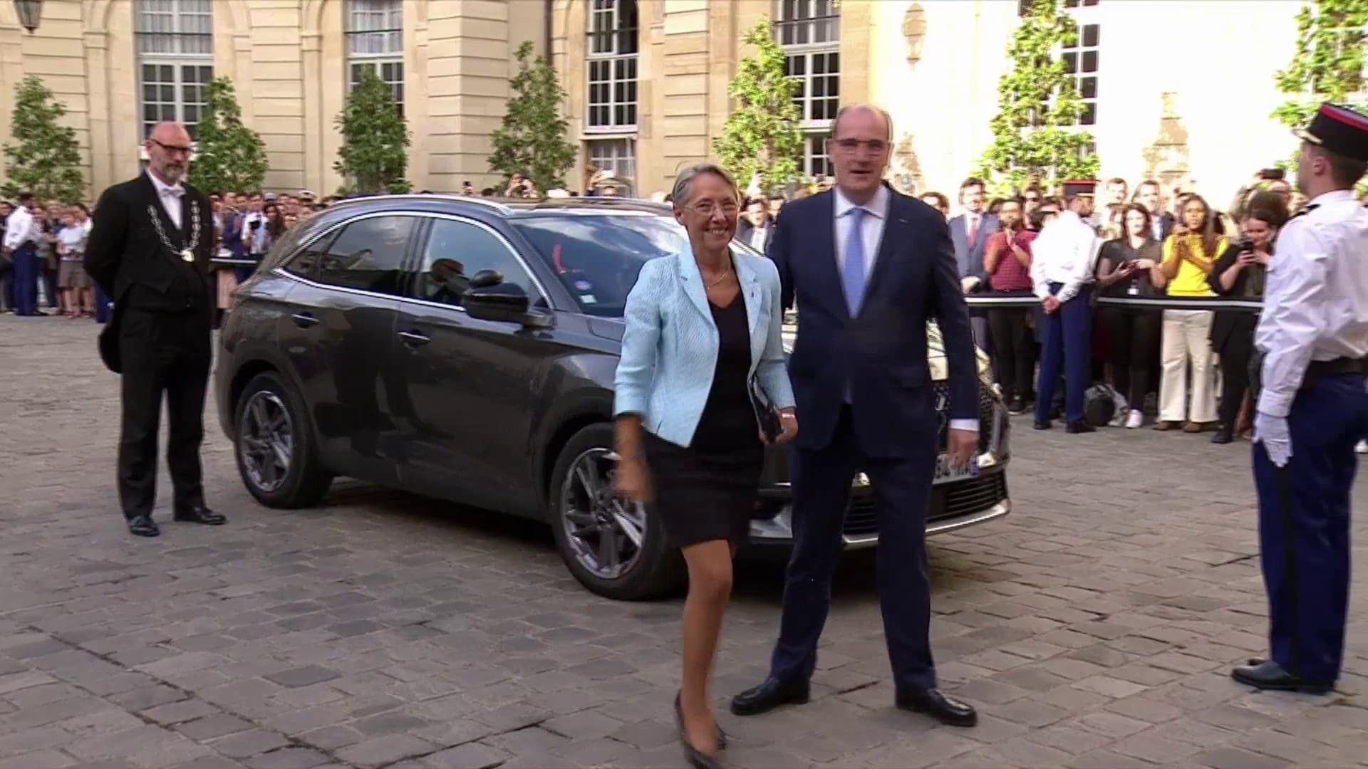 Élisabeth Borne et Jean Castex à Matignon, le 16 mai 2022. Élisabeth Borne et Jean Castex à Matignon, le 16 mai 2022.