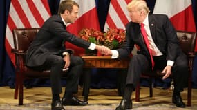 Une poignée de main entre Emmanuel Macron et Donald Trump, le 18 septembre 2017 à New York. 