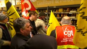 Une action coup de poing d'agriculteurs en cours dans un hypermarché de Villeneuve-d'Ascq, le 3 février